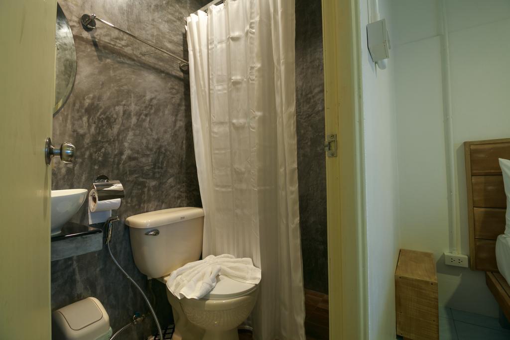 Frog House Bed & Breakfast (Adults Only) Patong Екстериор снимка