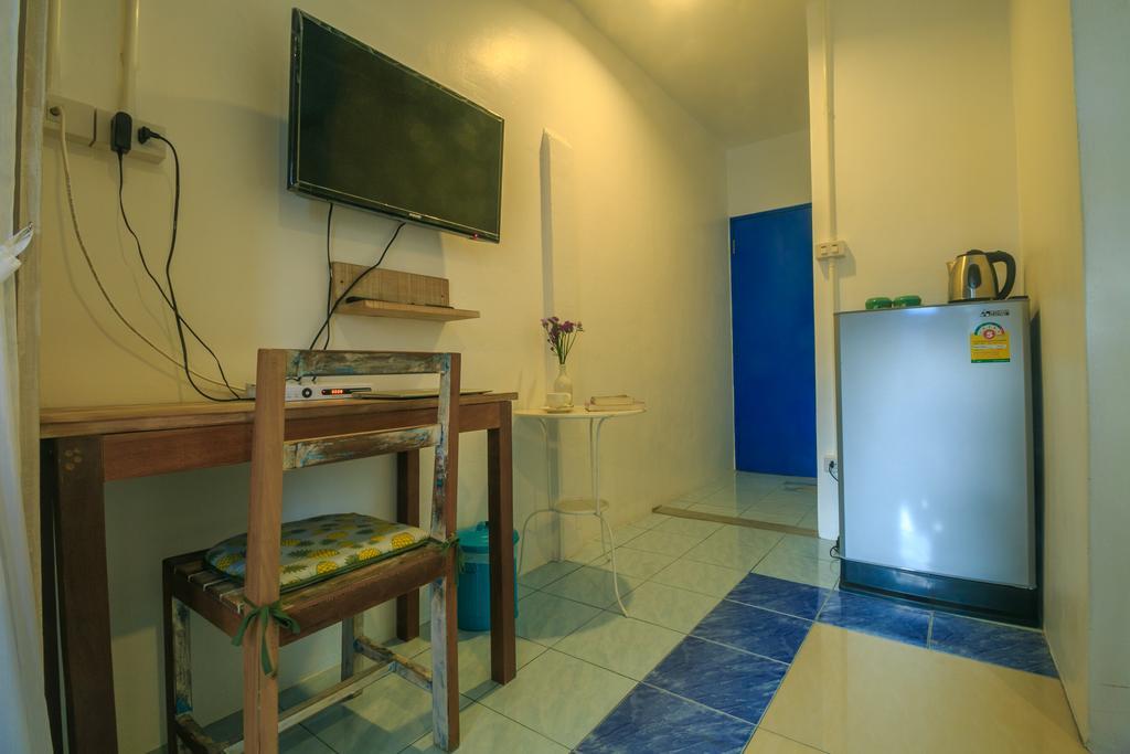 Frog House Bed & Breakfast (Adults Only) Patong Екстериор снимка