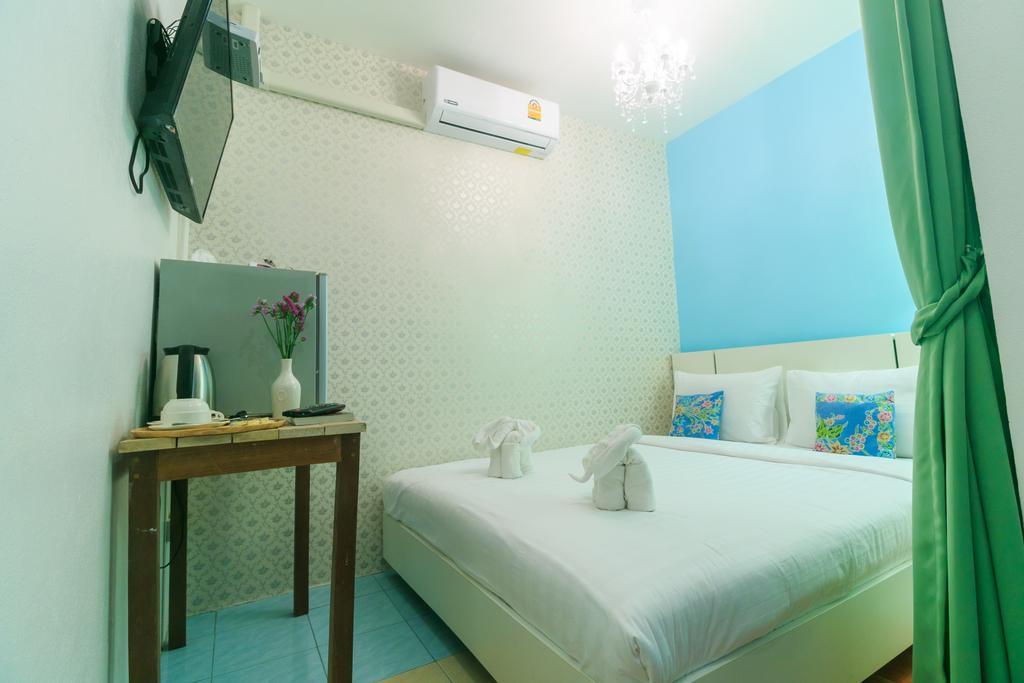 Frog House Bed & Breakfast (Adults Only) Patong Екстериор снимка