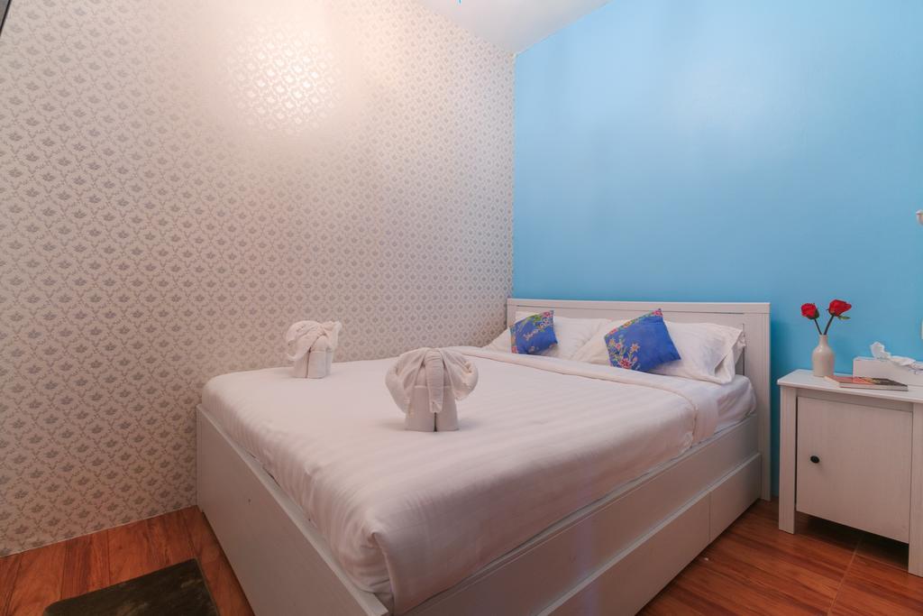 Frog House Bed & Breakfast (Adults Only) Patong Екстериор снимка