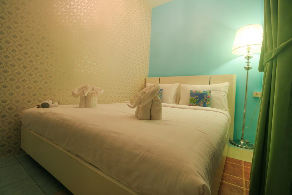 Frog House Bed & Breakfast (Adults Only) Patong Екстериор снимка